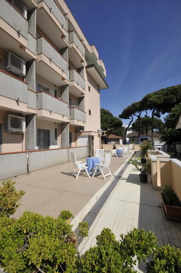Hotel Clara Riccione Exterior foto