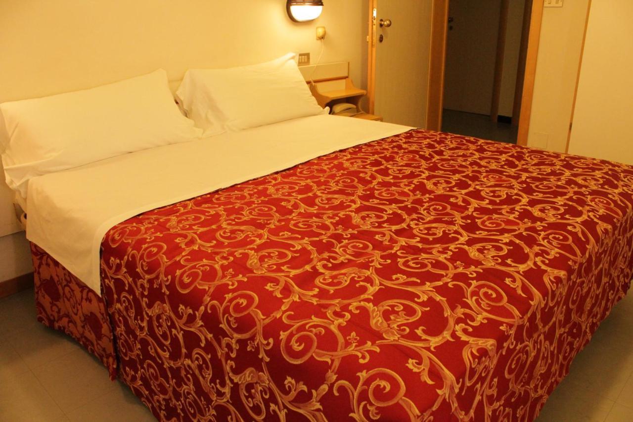 Hotel Clara Riccione Exterior foto