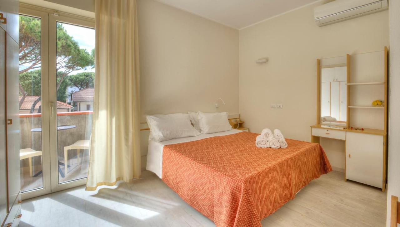 Hotel Clara Riccione Exterior foto