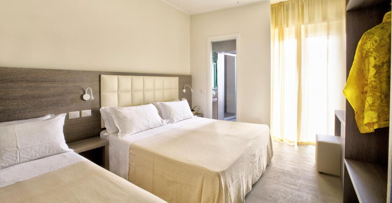 Hotel Clara Riccione Exterior foto