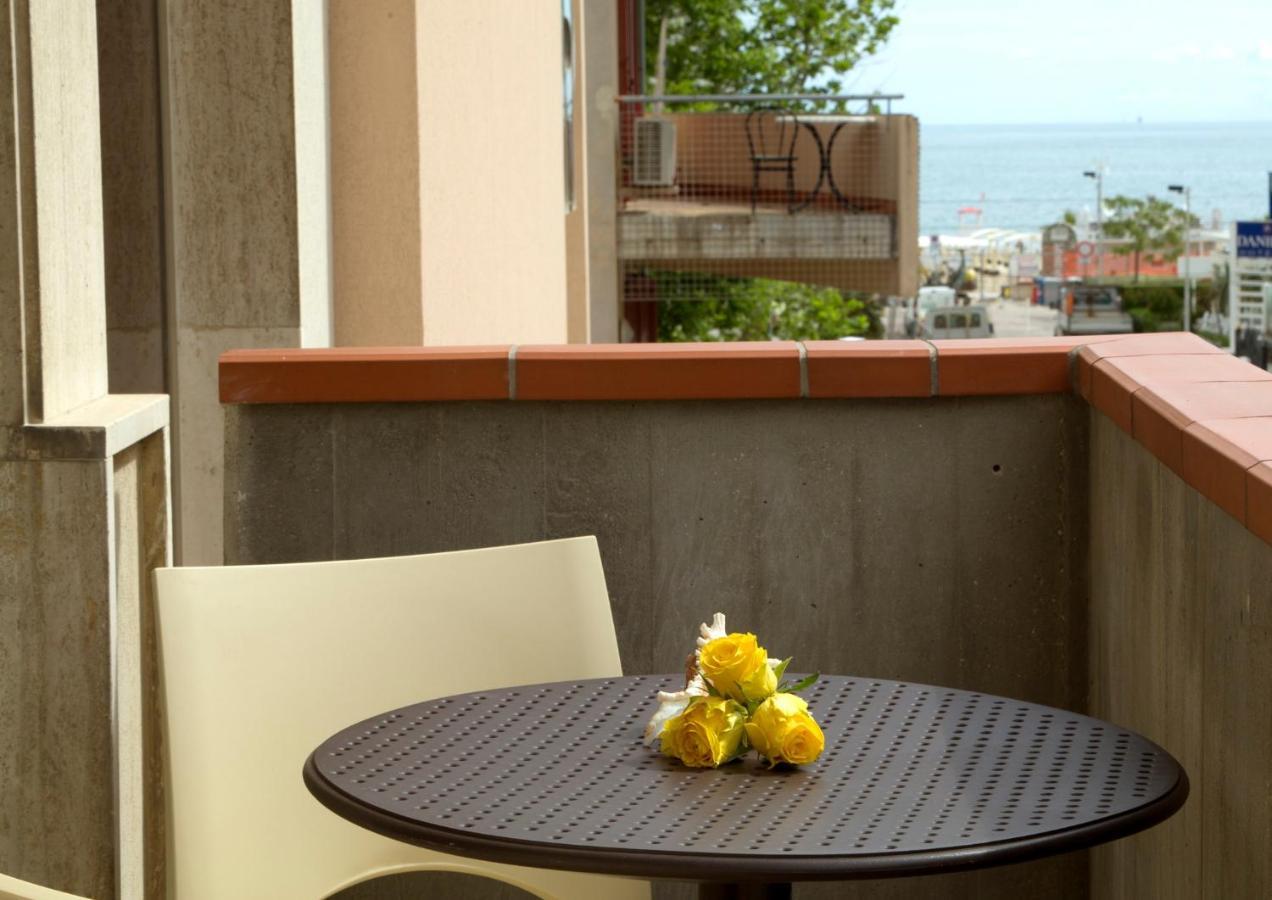 Hotel Clara Riccione Exterior foto